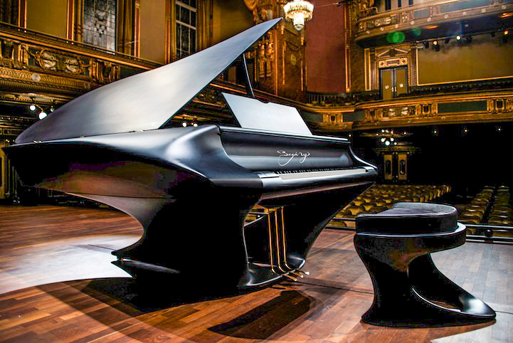 ハンガリー製の新型グランドピアノが超かっこいい Clarbo クラーボ