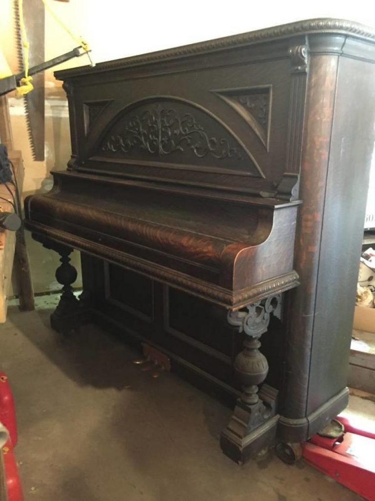 1907年のアップライトピアノが豪華な机に大変身 Clarbo クラーボ
