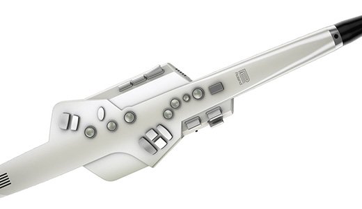 管楽器の新しい可能性を広げるローランドのエアロフォン「AE-10」
