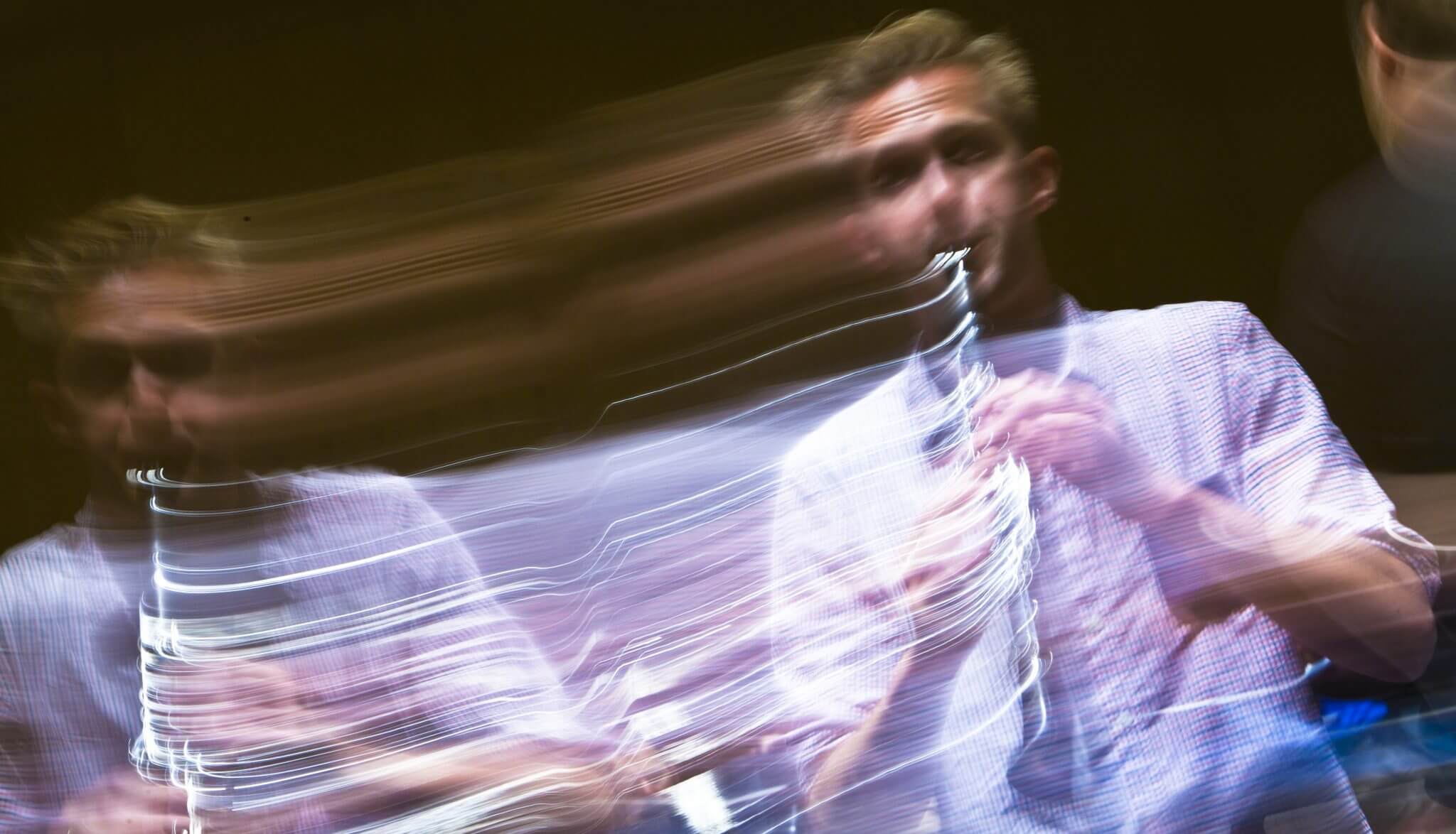 動画】プロ奏者がヘリウムガスを吸ってクラリネットを演奏したら凄くヘンテコになった | Clarbo【クラーボ】